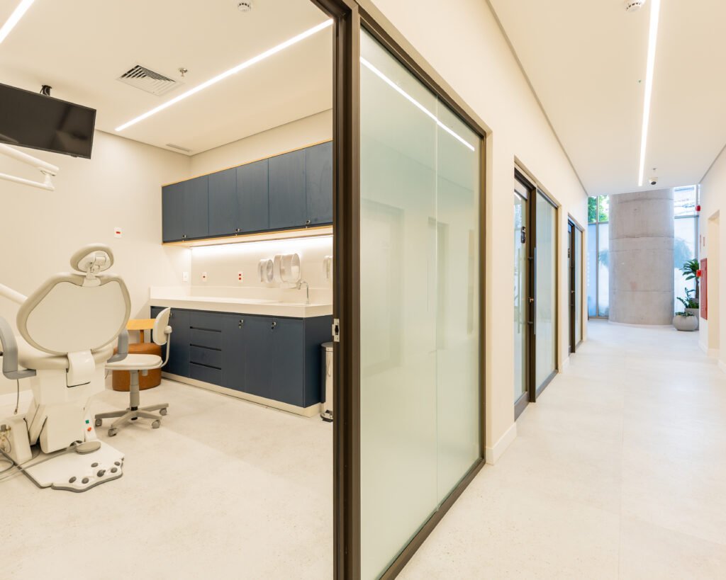 Care Plus Clinic + Mindplace Kids — projeto de arquitetura da Proh em SãO Paulo . Pinheiros, ambiente 18