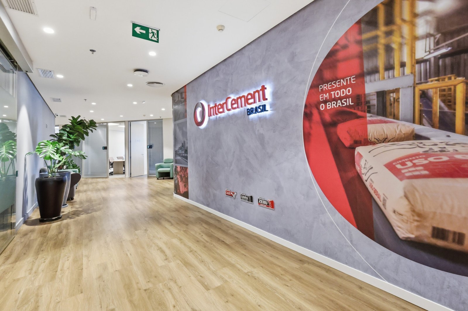 Escritório da InterCement em São Paulo, projeto de arquitetura corporativa da Proh