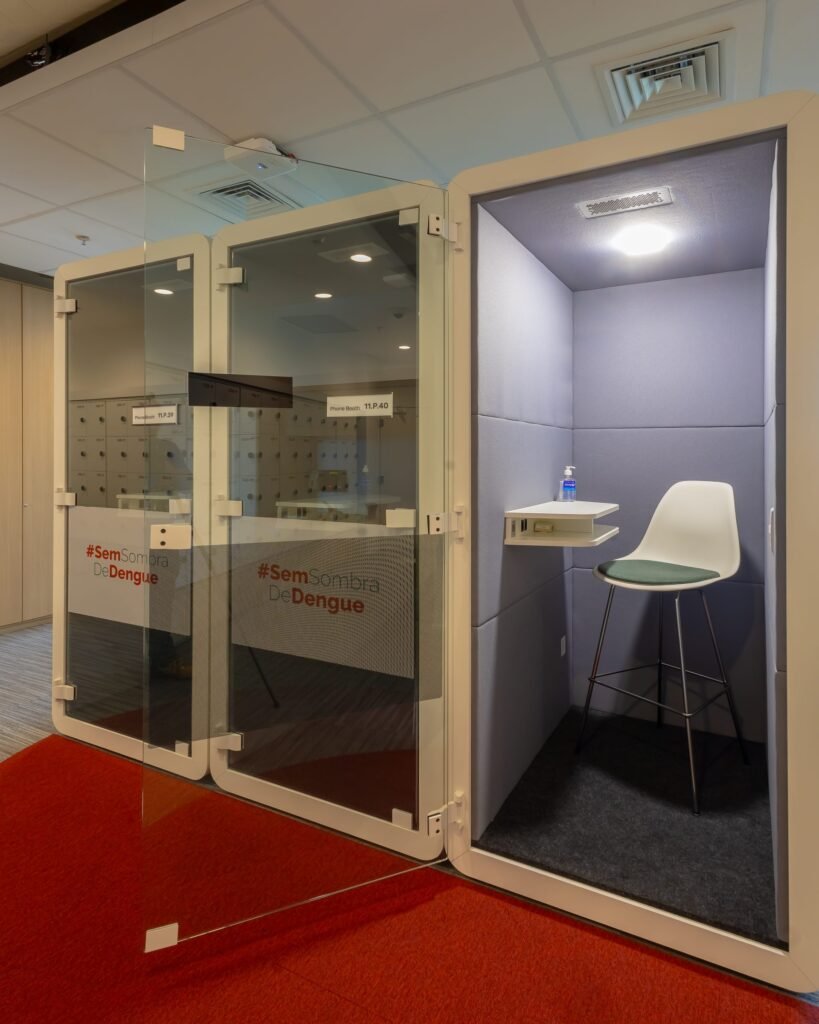 Cabines para chamadas no escritório da Takeda