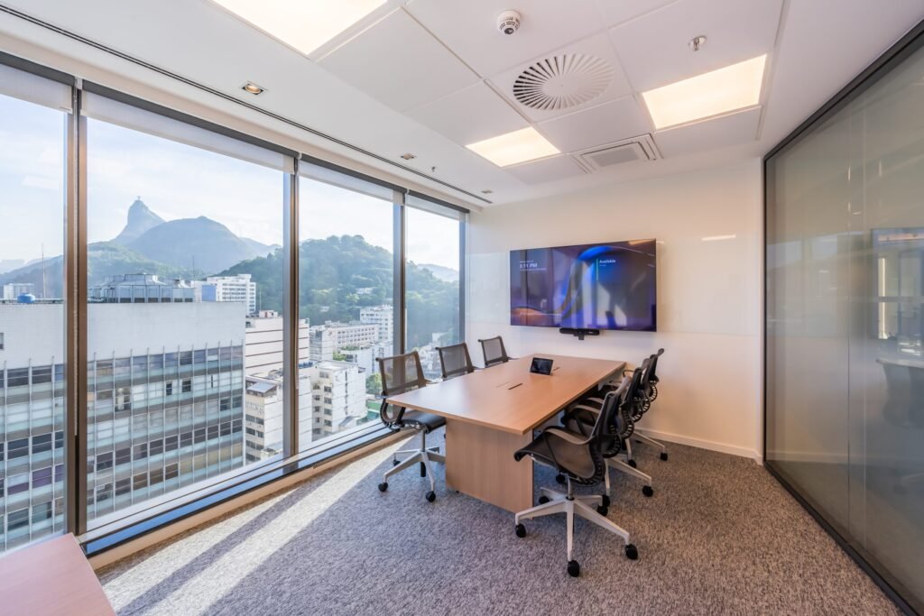 Sala de reunião com vista para o Cristo Redentor na Transocean