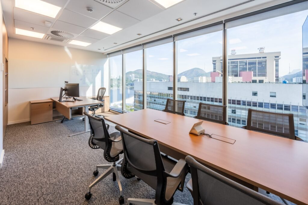 Sala de reunião com vista para a baía na Transocean